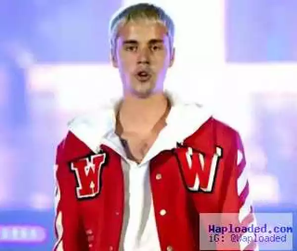 No Chill! Justin Bieber Lashes At A Fan Who Threw Him A Gift On Stage